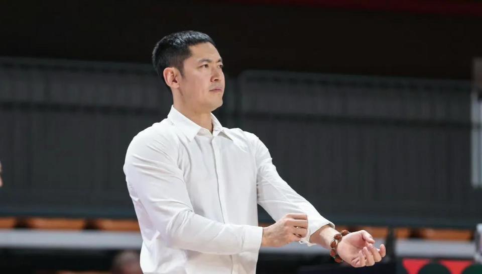 500万网彩票-29分惨败！北控防守倒数+张庆鹏弃用八年老臣，将帅不合摆上台面