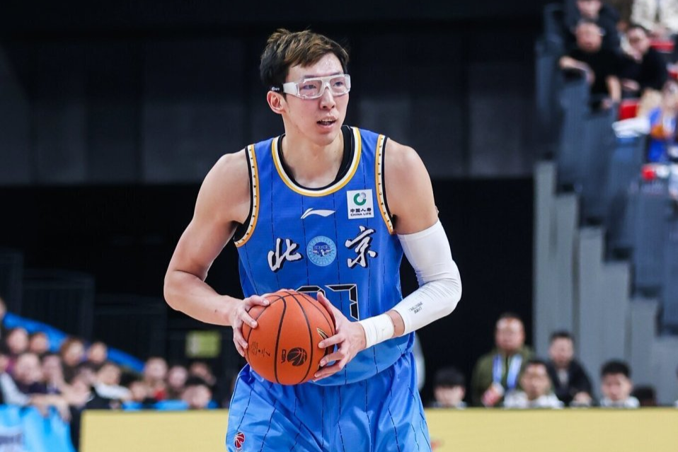 500万彩票网-北京送四川24连败！周琦4中4砍11+7 麦基首秀12+6+3连秀单臂暴扣