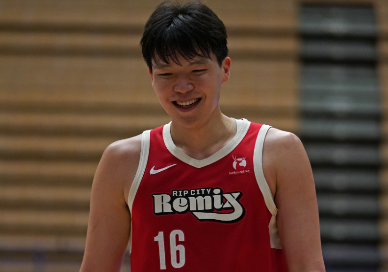 500.com-G联赛:杨瀚森15+9+5+5失误5犯遭肘击 混音罚球准绝杀太阳